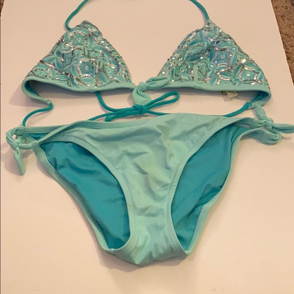 Victoria’s Secret bikini - Picture 3 of 3